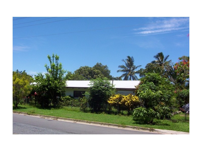 4 Hickory Street, Holloways Beach QLD 4878