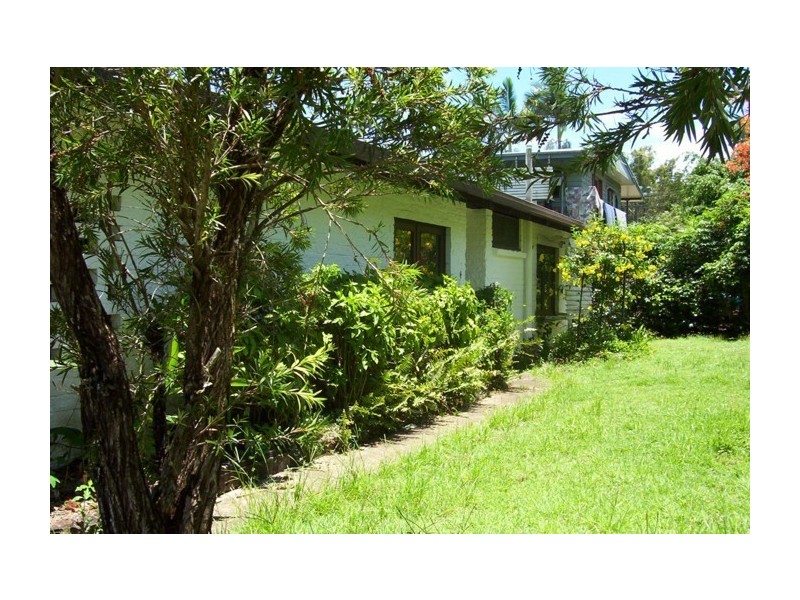 4 Hickory Street, Holloways Beach QLD 4878