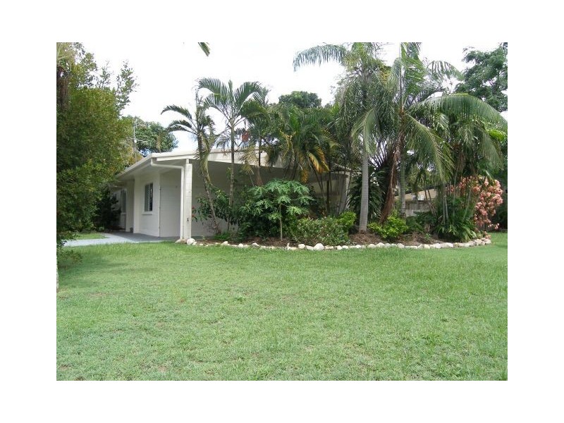 42 Oak Street, Holloways Beach QLD 4878