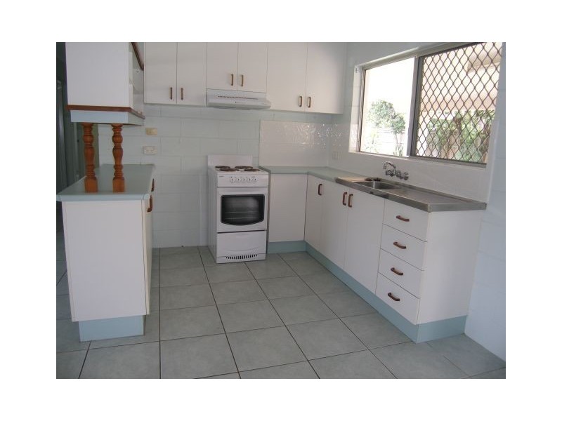 42 Oak Street, Holloways Beach QLD 4878