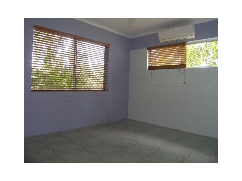 42 Oak Street, Holloways Beach QLD 4878