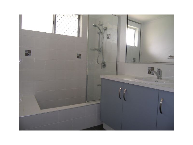 42 Oak Street, Holloways Beach QLD 4878