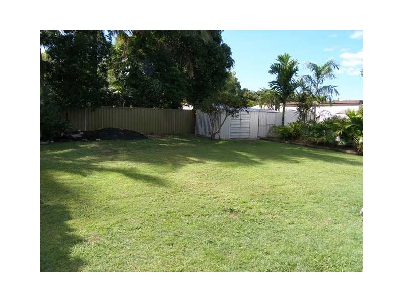 10 Mahogany Street, Holloways Beach QLD 4878