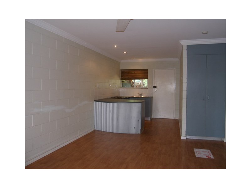 2/122 Wistaria Street, Holloways Beach QLD 4878