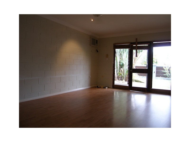 2/122 Wistaria Street, Holloways Beach QLD 4878