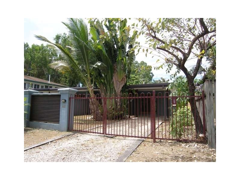 2/122 Wistaria Street, Holloways Beach QLD 4878