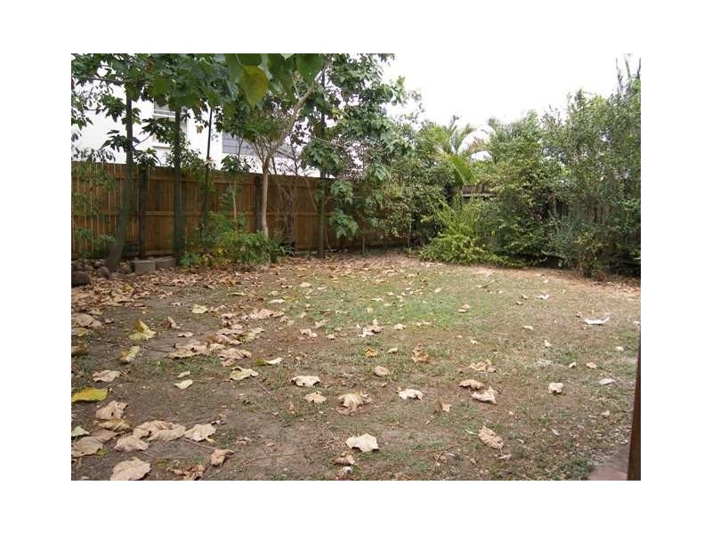 2/122 Wistaria Street, Holloways Beach QLD 4878