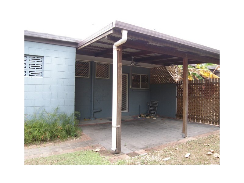 2/122 Wistaria Street, Holloways Beach QLD 4878