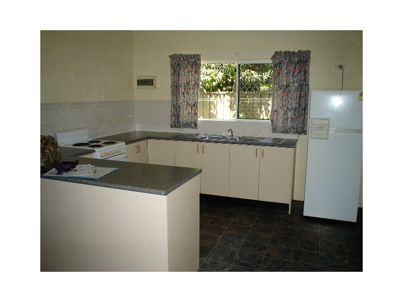 2/31 Bamboo Street,, Holloways Beach QLD 4878