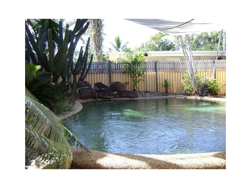 26 Maple Street, Holloways Beach QLD 4878