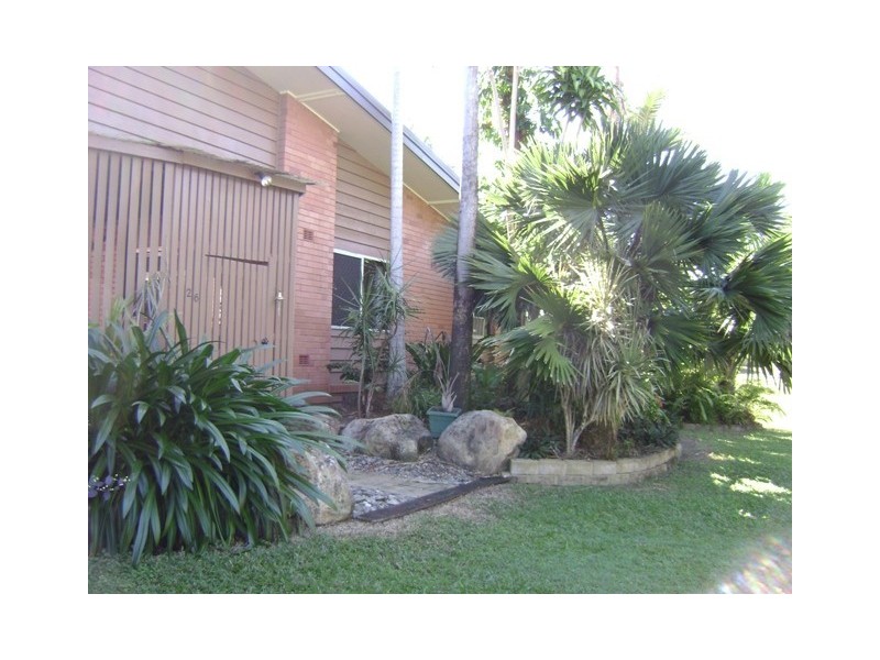 26 Maple Street, Holloways Beach QLD 4878