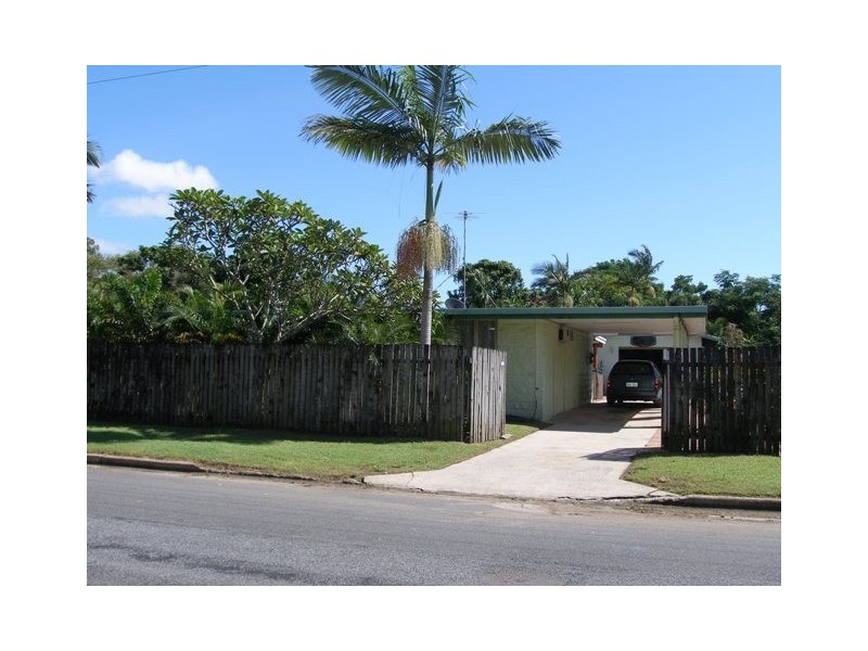 10 Hickory Street, Holloways Beach QLD 4878
