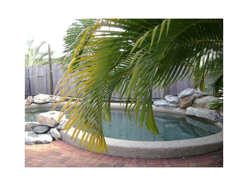 10 Hickory Street, Holloways Beach QLD 4878