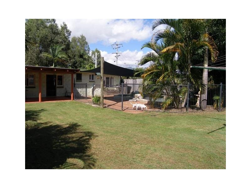 10 Hickory Street, Holloways Beach QLD 4878