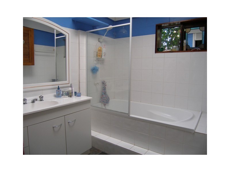 1 Walnut Street, Holloways Beach QLD 4878