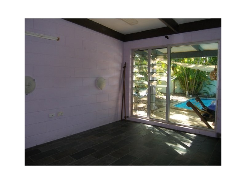 1 Walnut Street, Holloways Beach QLD 4878