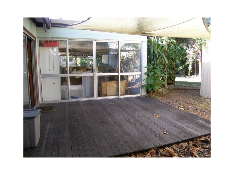 1 Walnut Street, Holloways Beach QLD 4878
