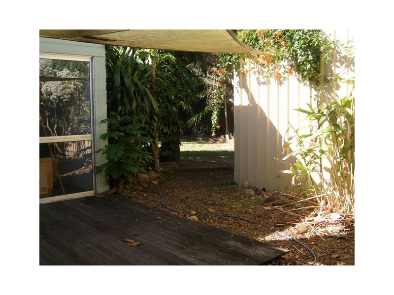 1 Walnut Street, Holloways Beach QLD 4878