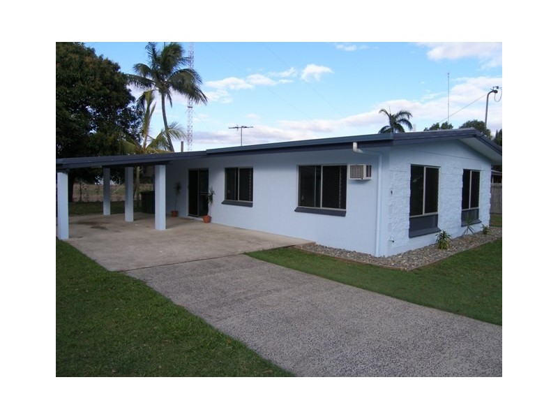 9 Mahogany Street, Holloways Beach QLD 4878