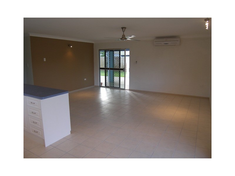 9 Mahogany Street, Holloways Beach QLD 4878