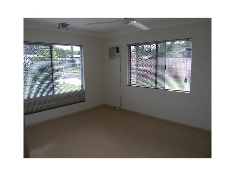 9 Mahogany Street, Holloways Beach QLD 4878