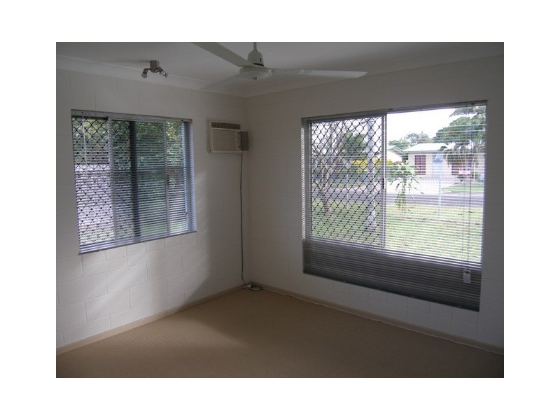 9 Mahogany Street, Holloways Beach QLD 4878