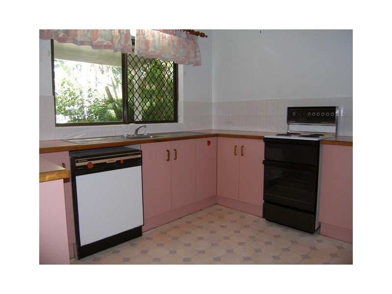 1 Wallum Close, Holloways Beach QLD 4878