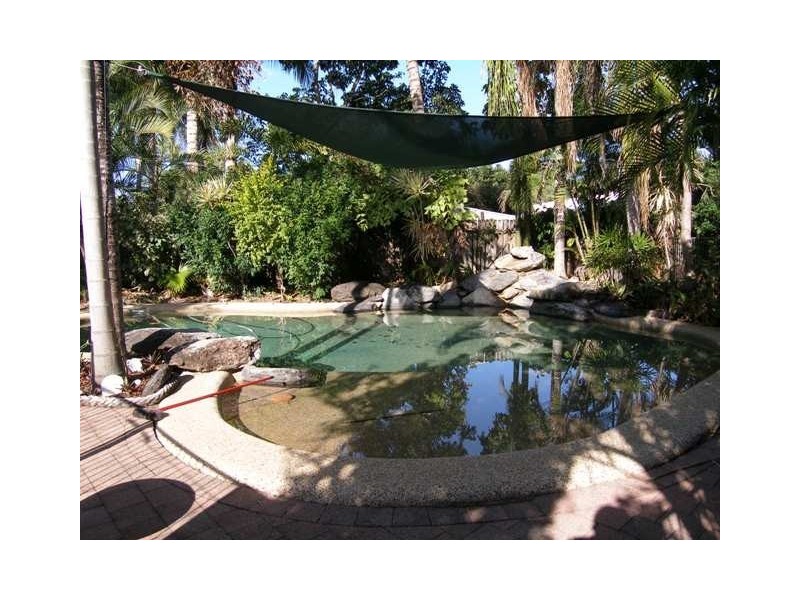 1 Wallum Close, Holloways Beach QLD 4878