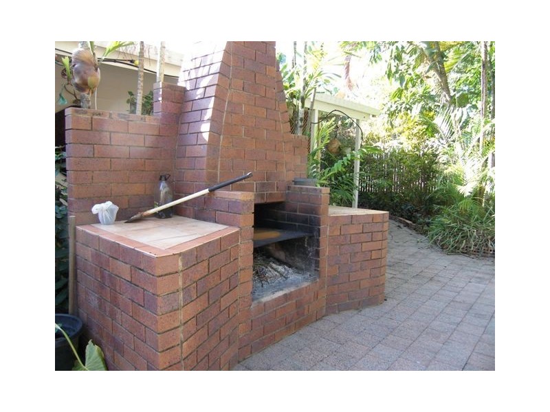 1 Wallum Close, Holloways Beach QLD 4878