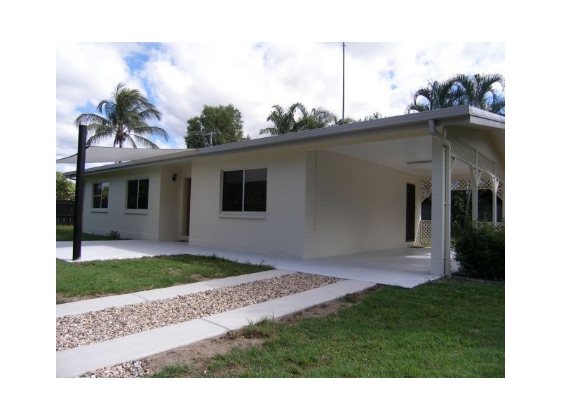 2 Mahogany Street, Holloways Beach QLD 4878