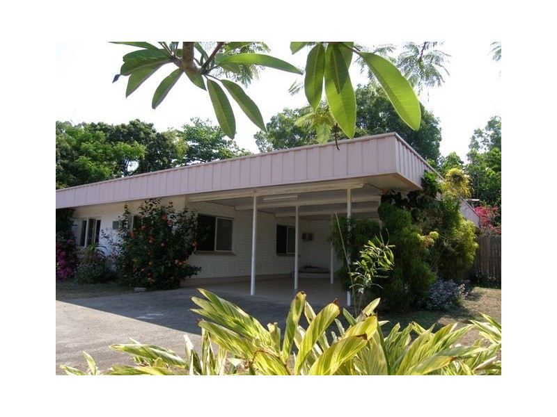 21 Oak Street, Holloways Beach QLD 4878