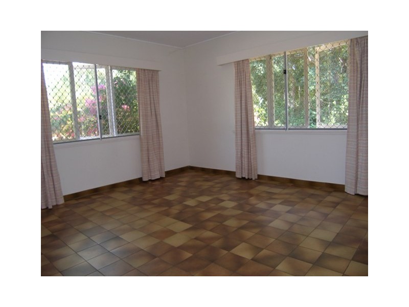 21 Oak Street, Holloways Beach QLD 4878