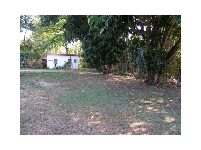 21 Oak Street, Holloways Beach QLD 4878