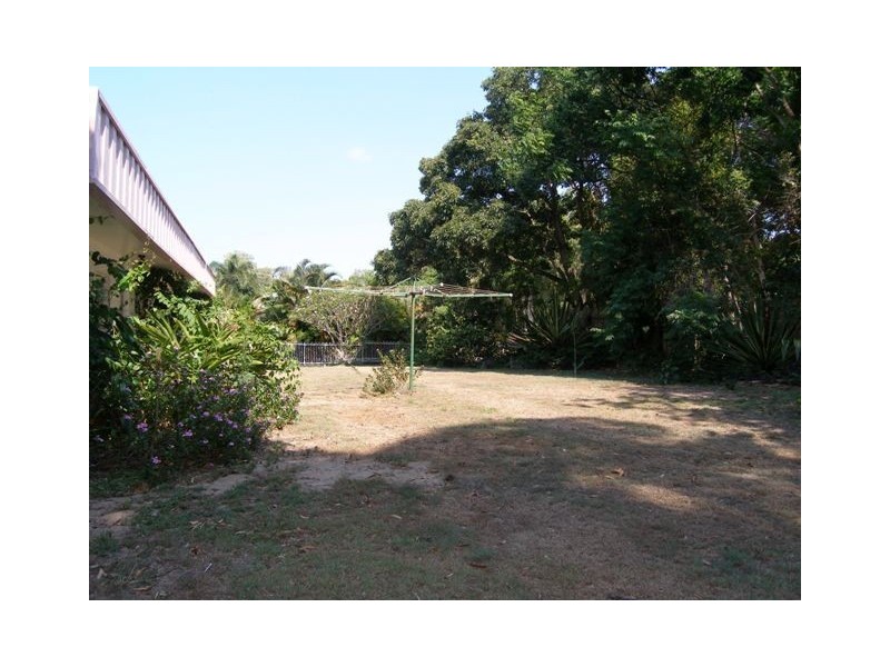 21 Oak Street, Holloways Beach QLD 4878