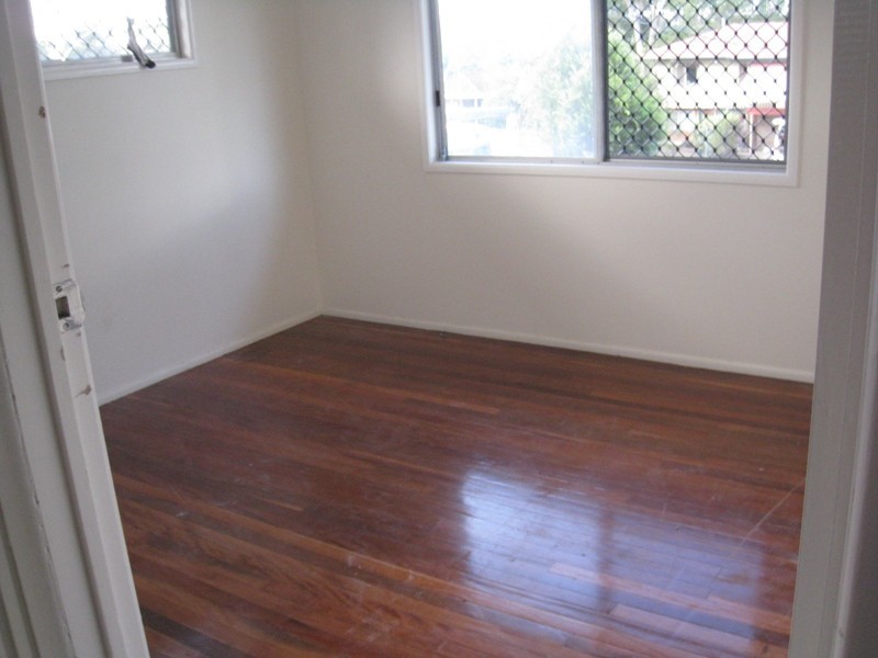 16 Ellen St, Kingston QLD 4114