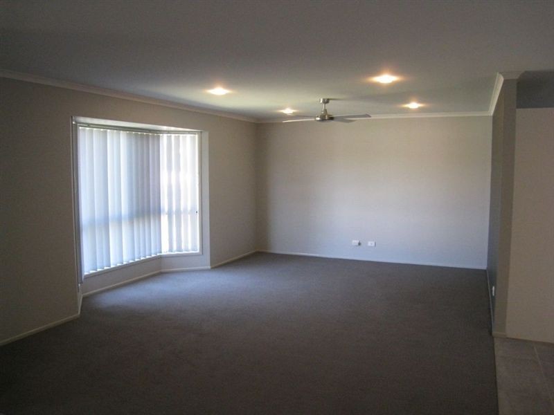 104 Barossa St, Kingston QLD 4114