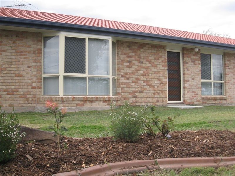 104 Barossa St, Kingston QLD 4114