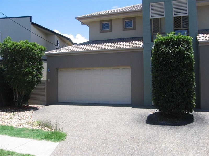 2/52 Bayview St, Runaway Bay QLD 4216