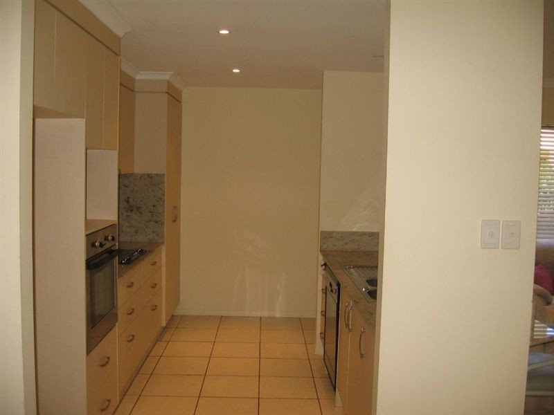 2/52 Bayview St, Runaway Bay QLD 4216