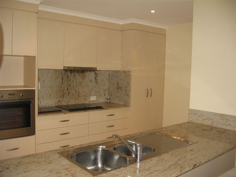 2/52 Bayview St, Runaway Bay QLD 4216