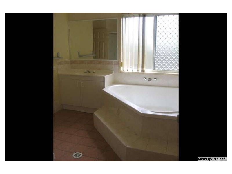 2 Jonath Court, Edens Landing QLD 4207
