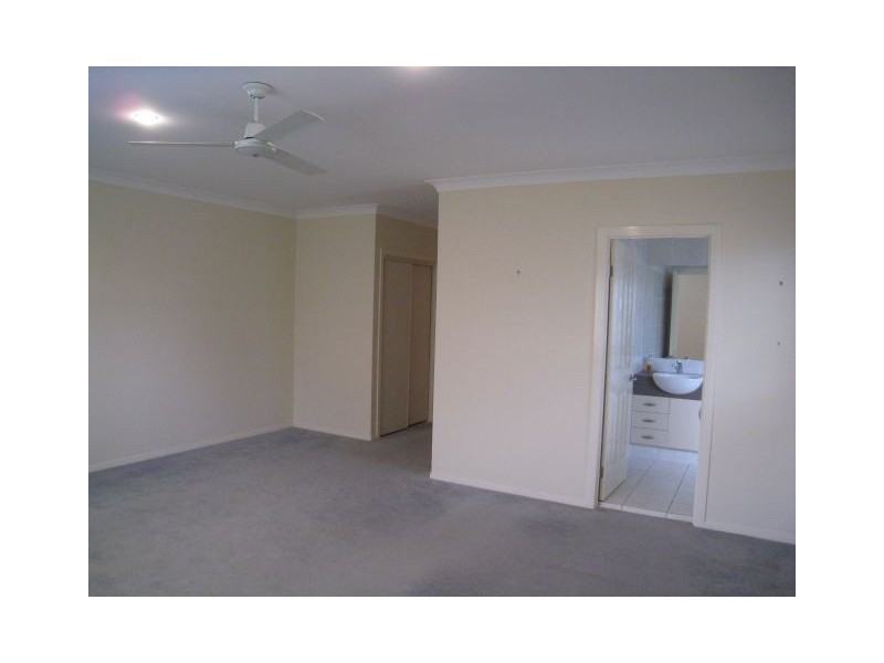 2/52 Baysview Road, Runaway Bay QLD 4216