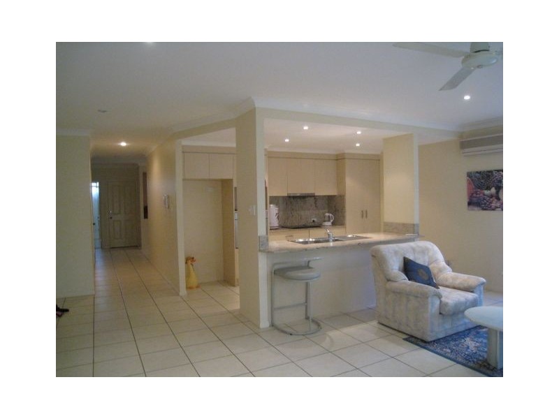 2/52 Baysview Road, Runaway Bay QLD 4216