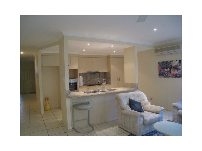 2/52 Baysview Road, Runaway Bay QLD 4216