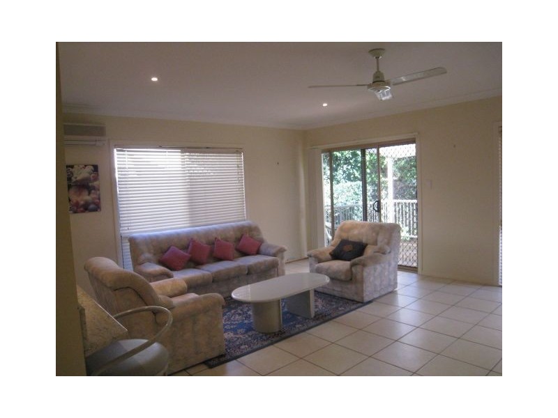 2/52 Baysview Road, Runaway Bay QLD 4216