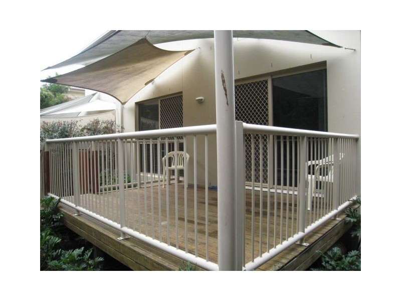 2/52 Baysview Road, Runaway Bay QLD 4216