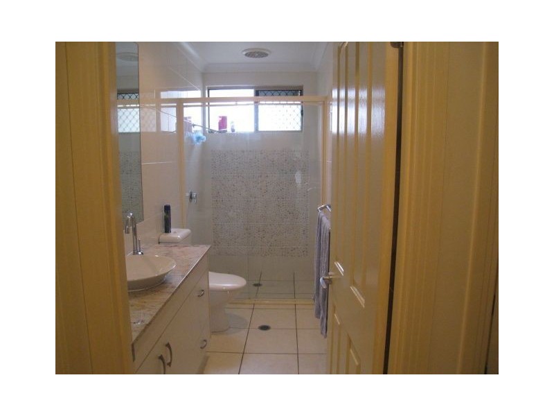 2/52 Baysview Road, Runaway Bay QLD 4216
