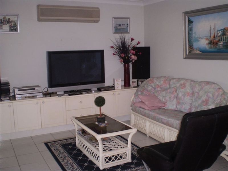 4 Lenna Crt, Mount Warren Park QLD 4207