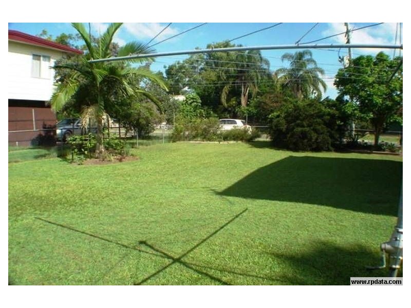 8 Maple St, Kingston QLD 4114