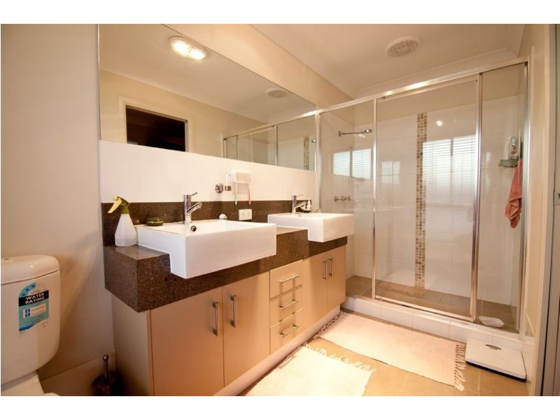 3 Sangster Cr, Pacific Pines QLD 4211